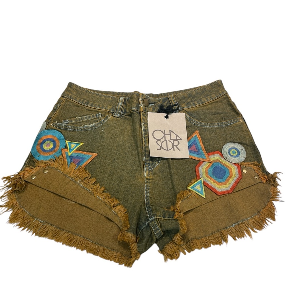 Chaser Vintage Wash Embroidered Appliqué Cut Off Jean Shorts Size 28